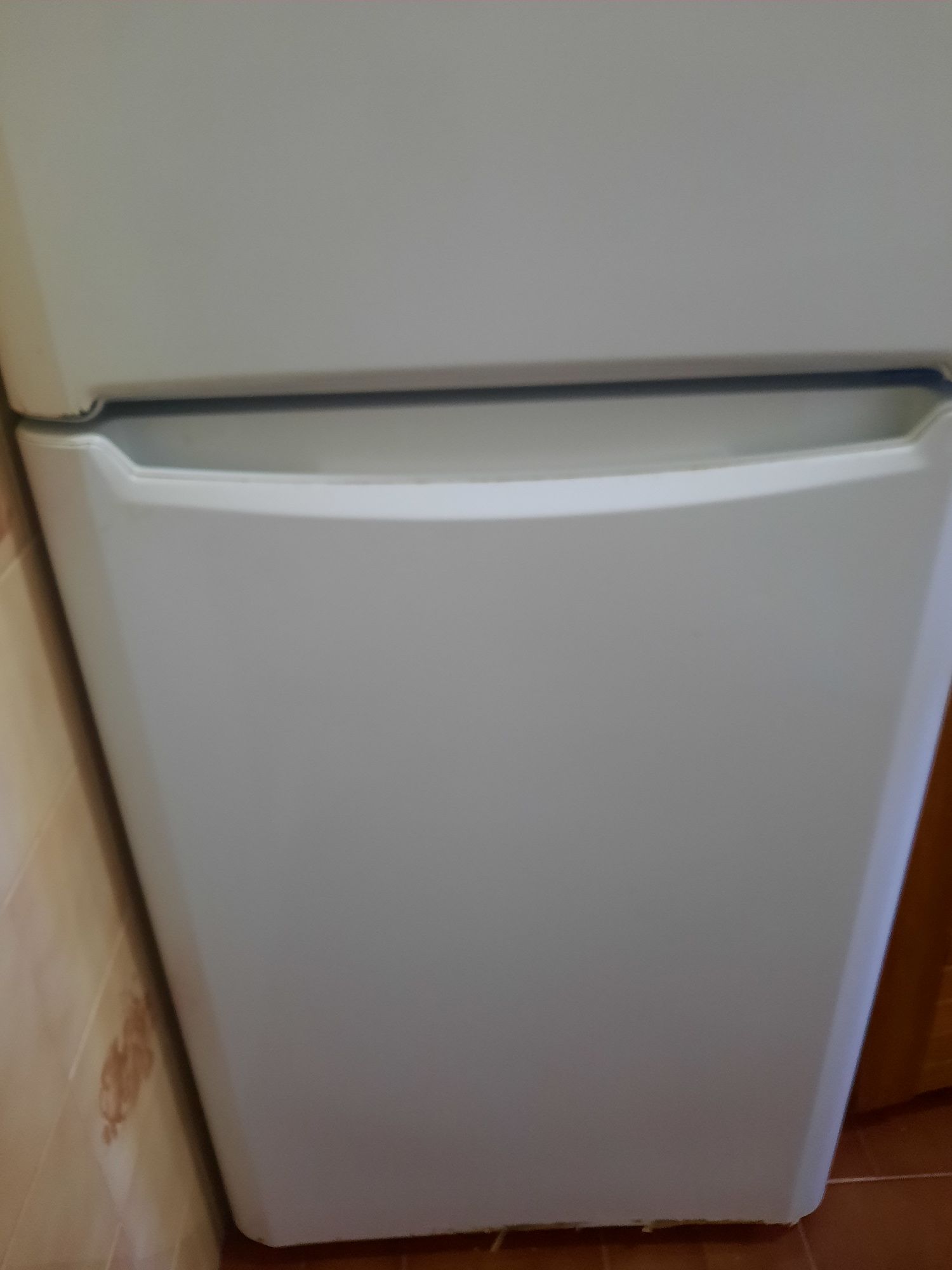 Frigorífico Indesit, a funcionar