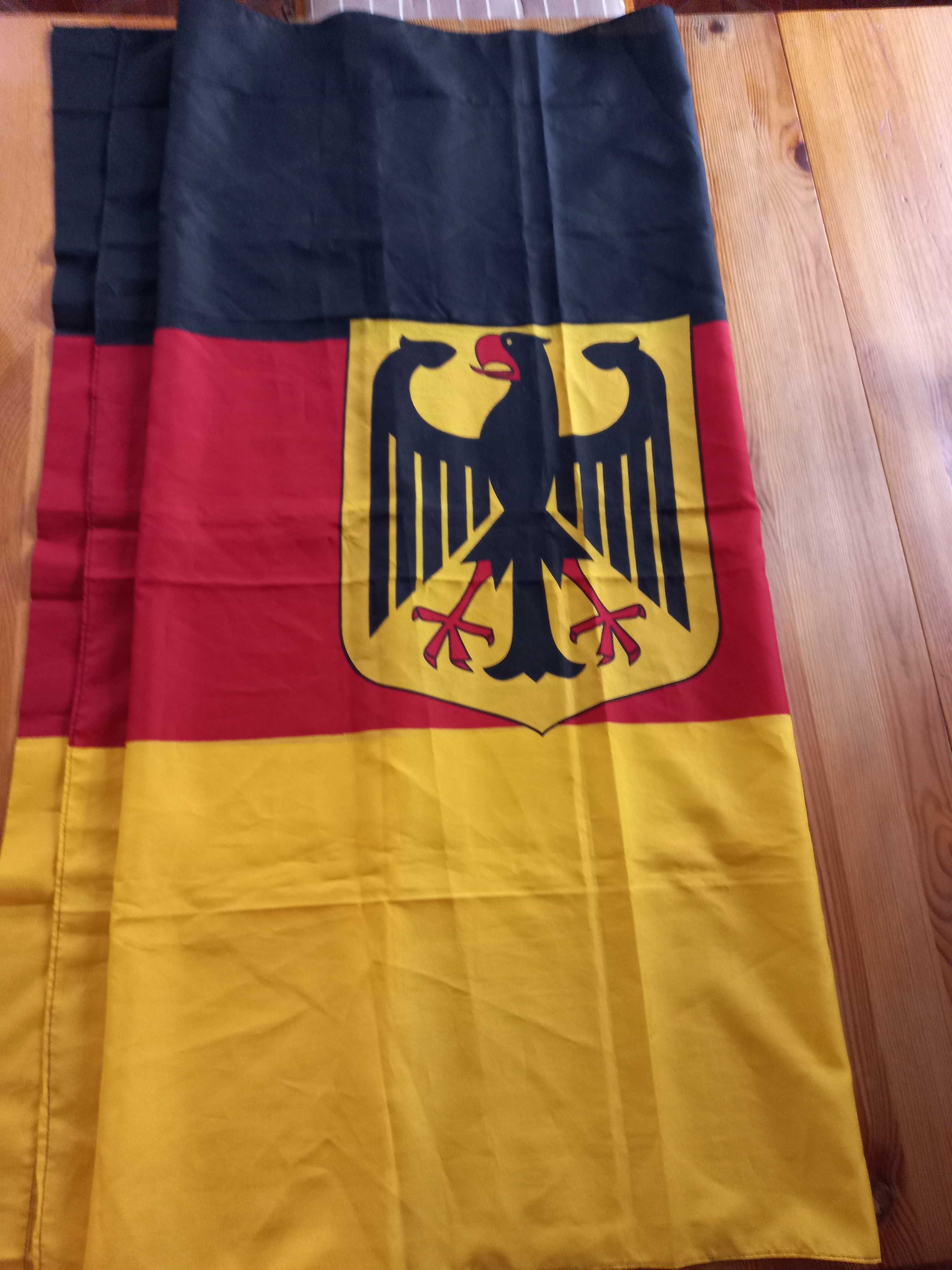 Флаг Германии с гербом на флагшток. Оригинал.
