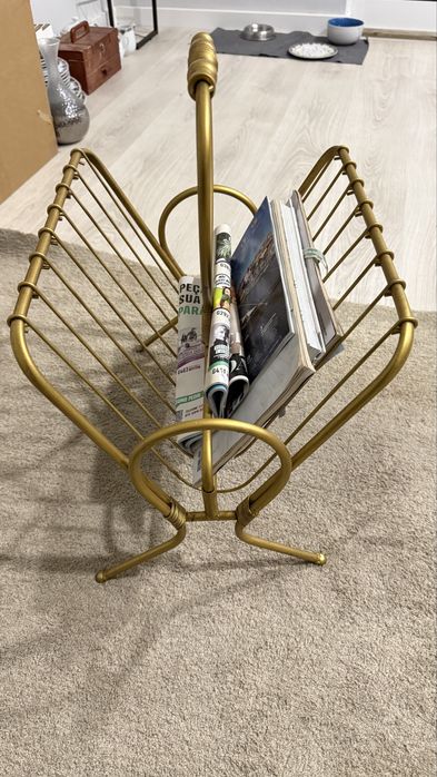 Porta revistas dourado