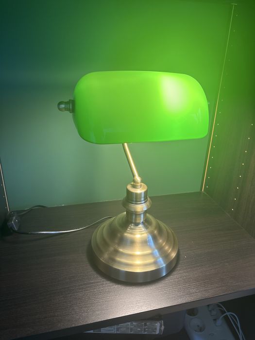 Zielona lampa stojąca
