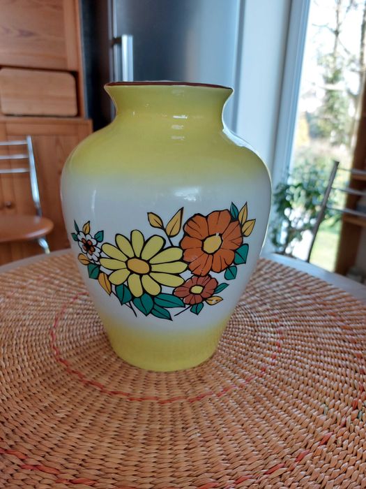 Wazon/flakon, Chodzież, przyżółcany, ok. 21 cm, dekor kwiaty, PRL