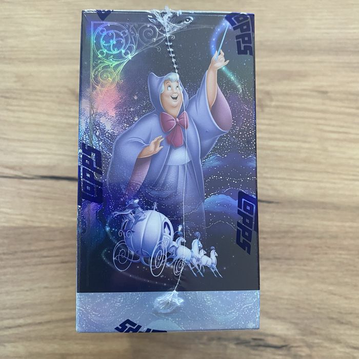 2025 Topps Chrome Disney Sapphire Edition Nova e Selada