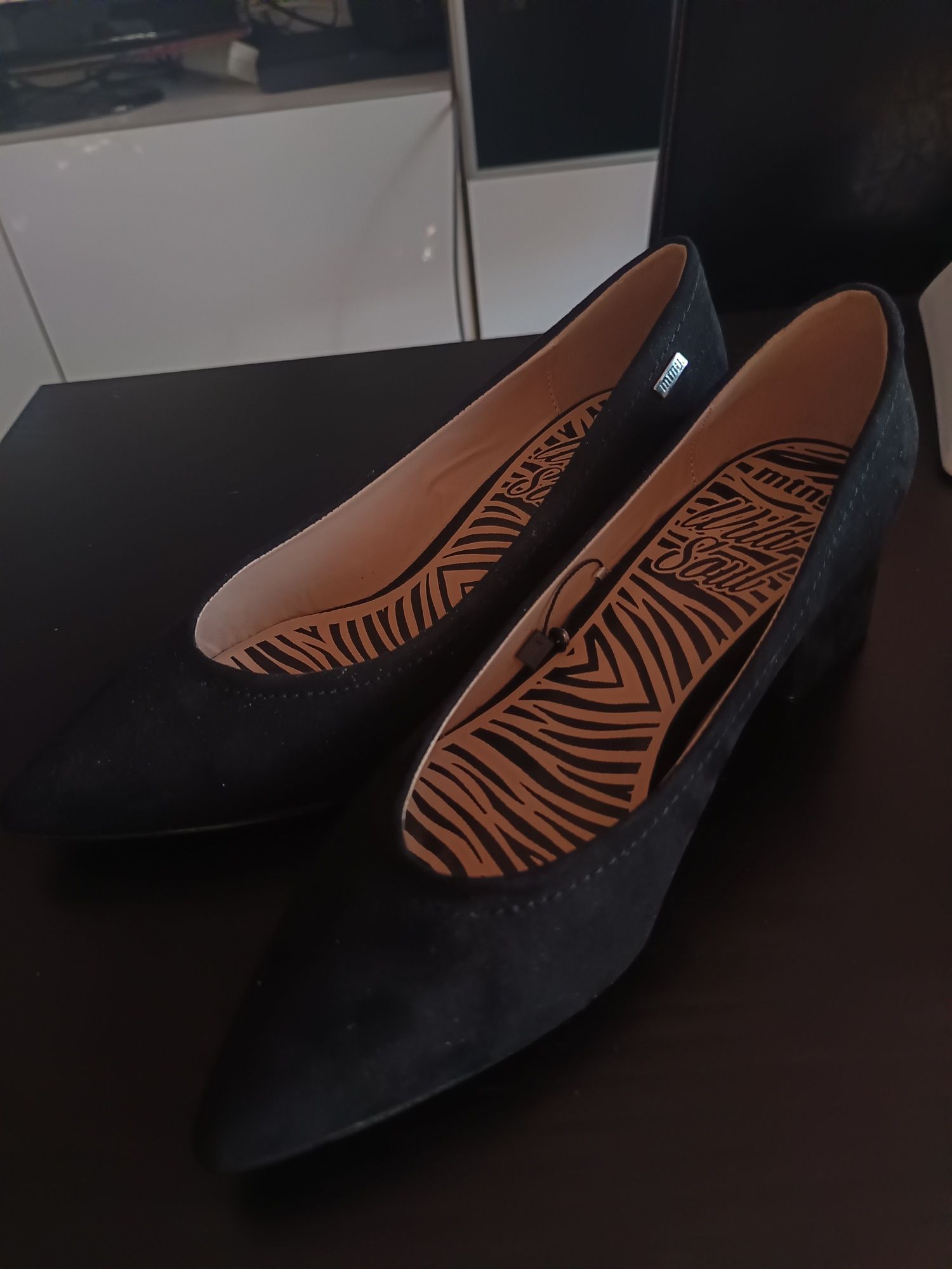 Sapato marca mtng preto novinho em folha