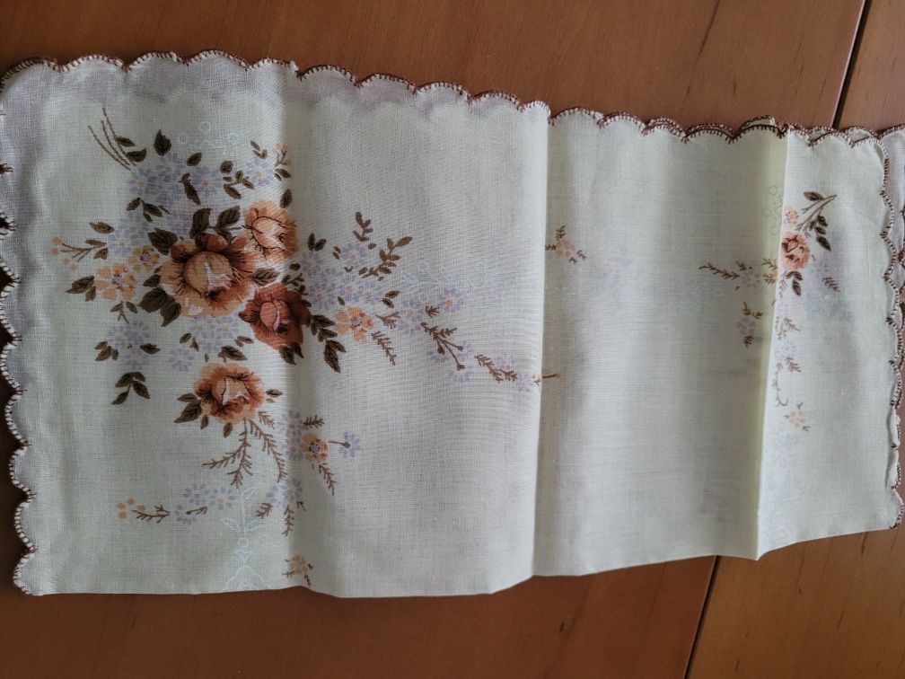 Chusteczki do nosa z delikatnej bawełny z pięknymi nadrukami.