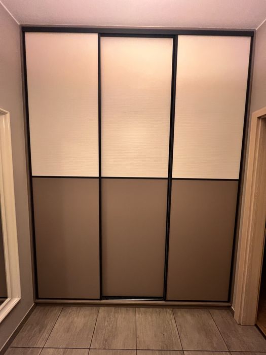 Szafa u raniowa przesuwna