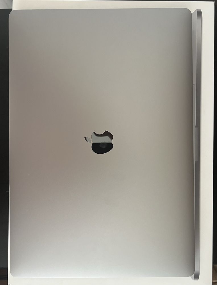 Macbook pro 16 2019 (i9 9980HK / 16RAM /1tb/ AMD pro 5500m ) як новий