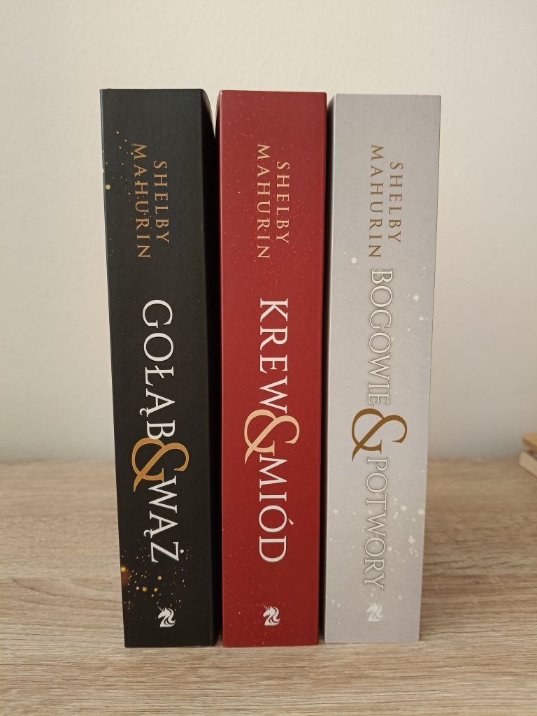Trylogia "Gołąb i wąż" Shelby Mahurin