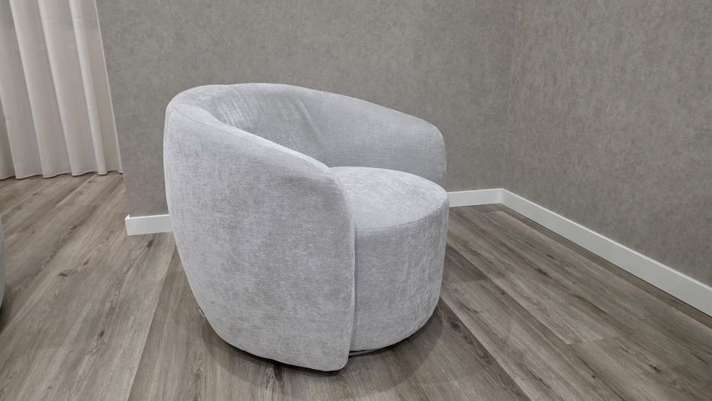 Cadeirão lindo  rotativa Chenille bege / acizentado