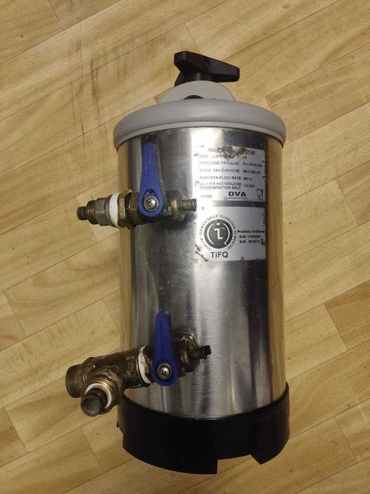 Фільтр пом'якшувач води DVA LT 8 на 8л