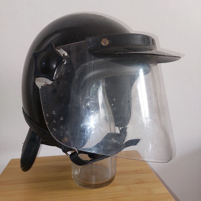 Kask ochronny "SEZAM" - spadochronowy wz.65 z elementami ZOMO PSP