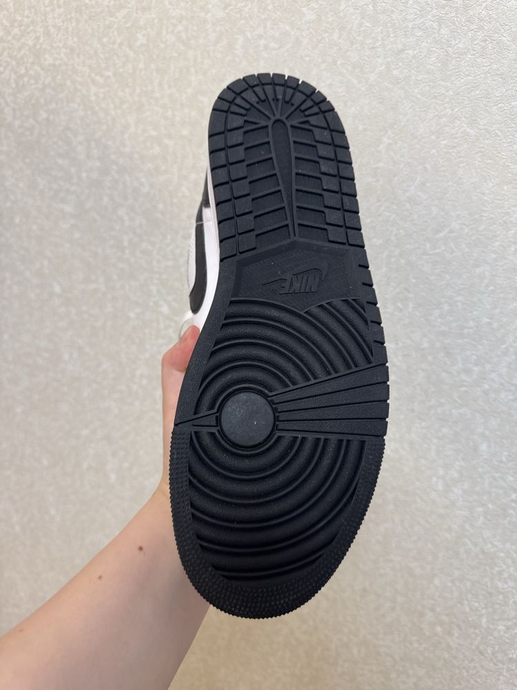 Кросівки чоловічі Air Jordan 1 Low 46 3500грн