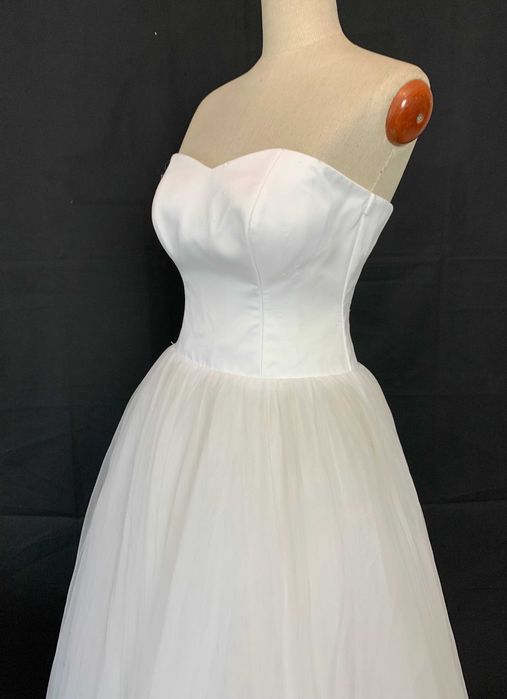 Minimalistyczna suknia ślubna balowa 36/38 S/M księżniczka tiulowa