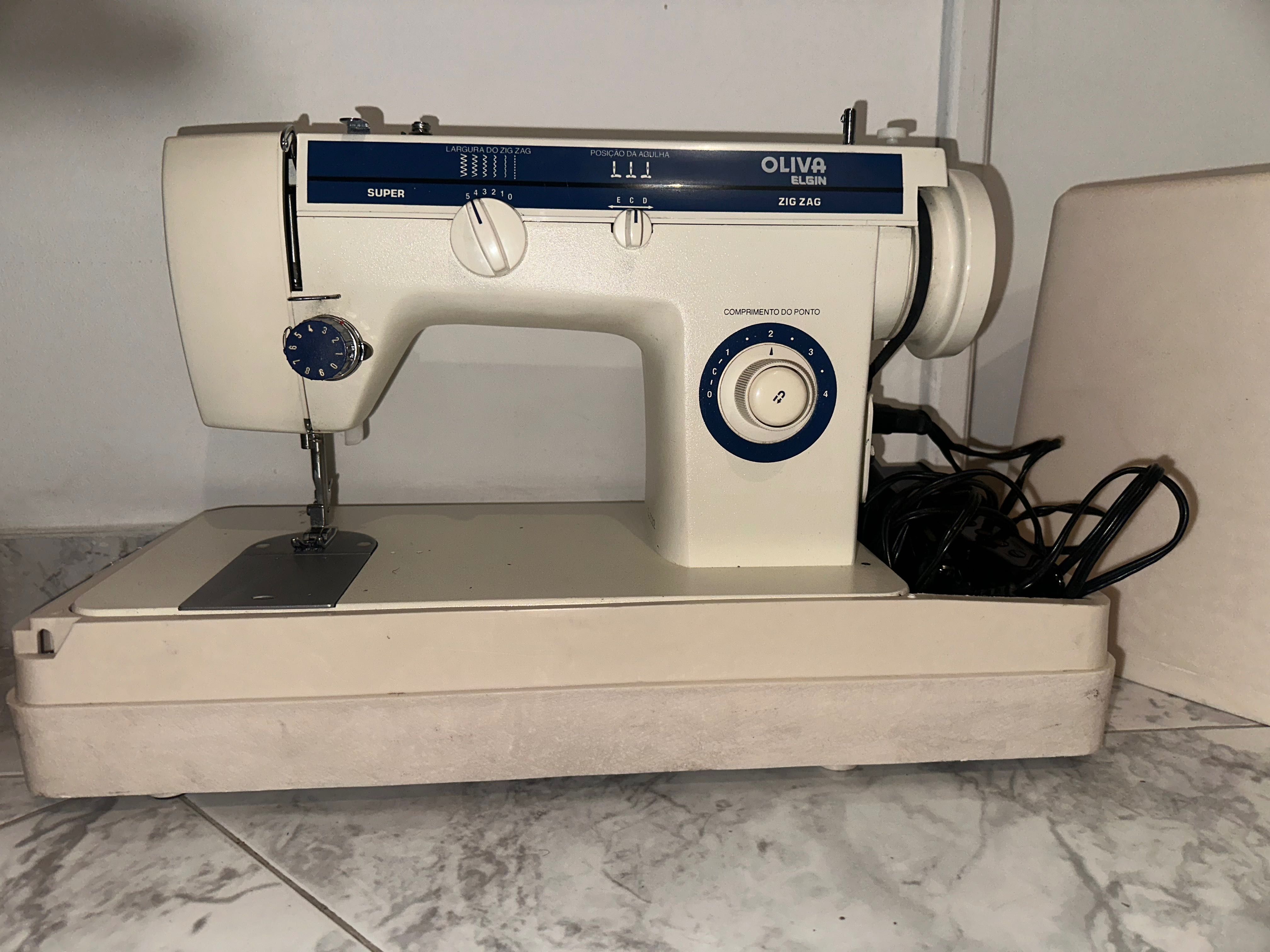 Máquina de Custura Oliva Elgin