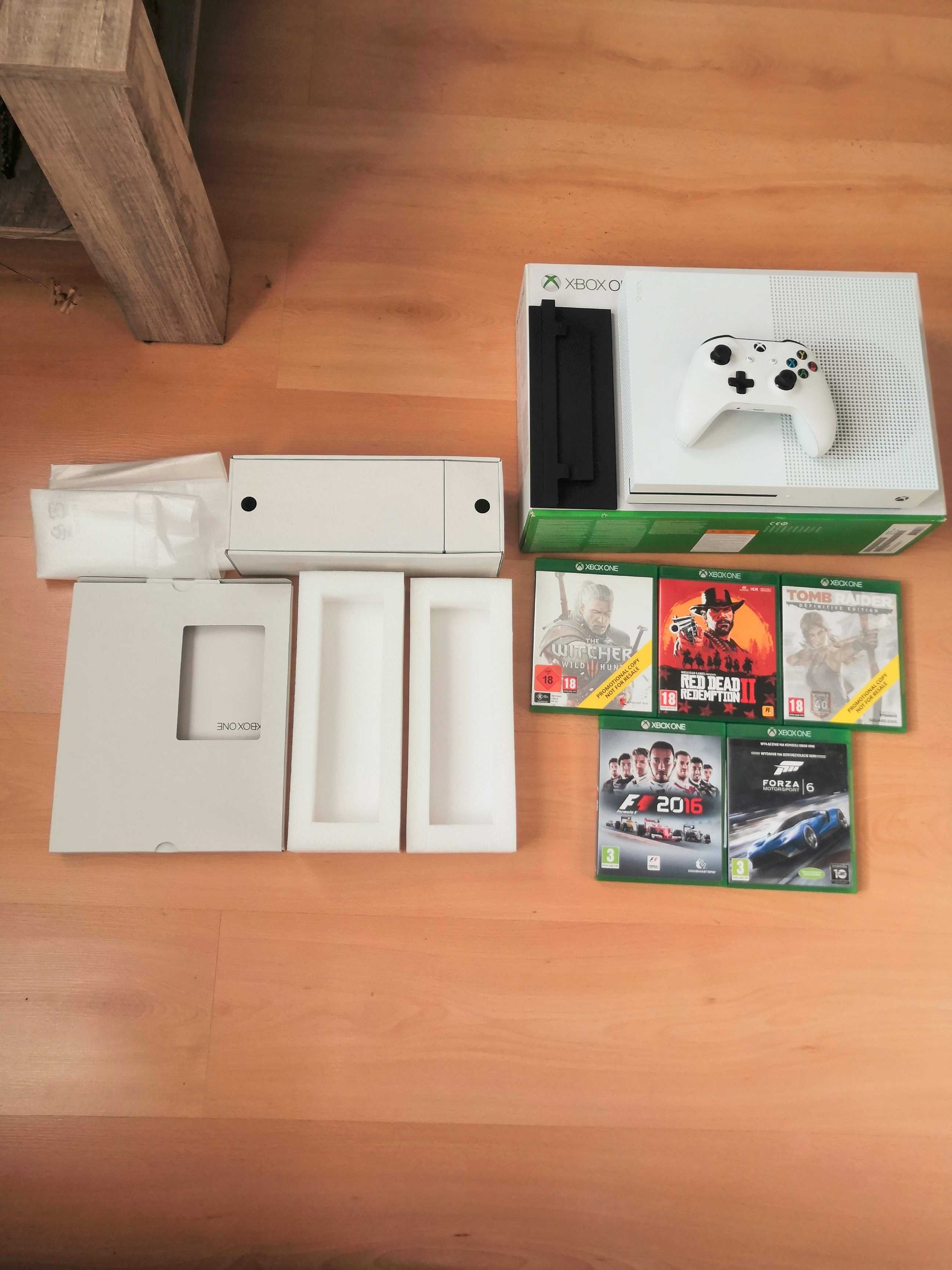 Konsola XBOX ONE S 2TB + Pad + 5 gier, mało używana stan idealny