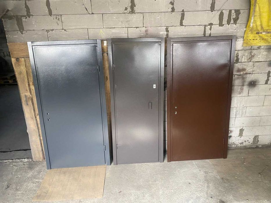 Двері металеві одинарні. Склад. Виробник. Наявність