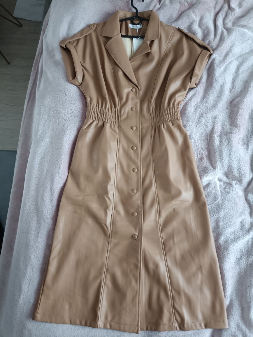 Reserved rozmiar M 38 sukienka eco skóra midi camel imitacja skóry