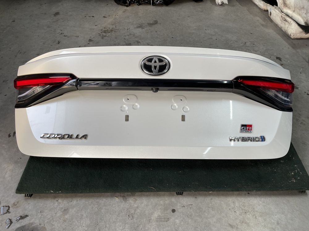 Кришка багажника Toyota Corolla E21 ШРОТ крышка багажника Разборка