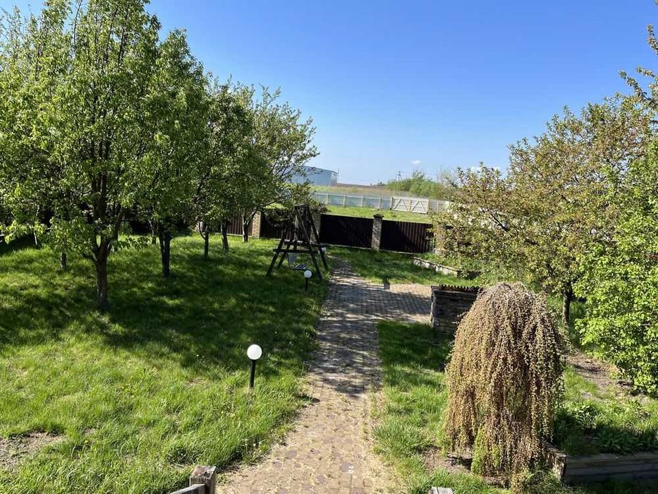 Здам окремий будинок з гаражем