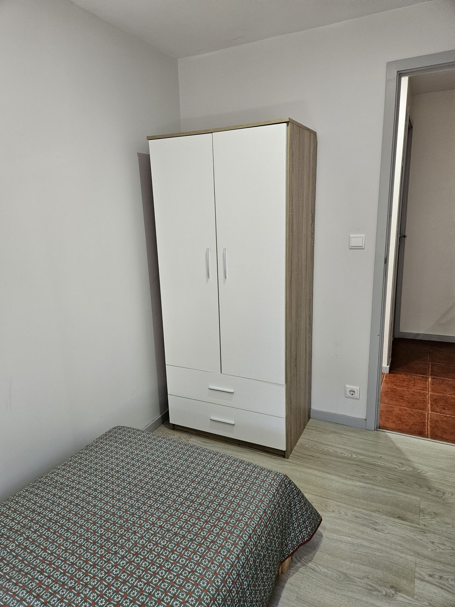 Alugo 1 Quarto em Moradia