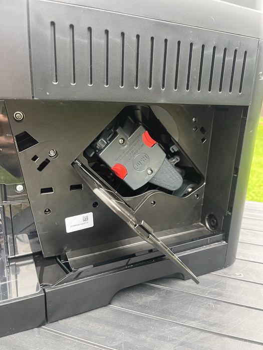 Кавомашина Delonghi Magnifica EVO привезена вз Швейцаріі гарантія