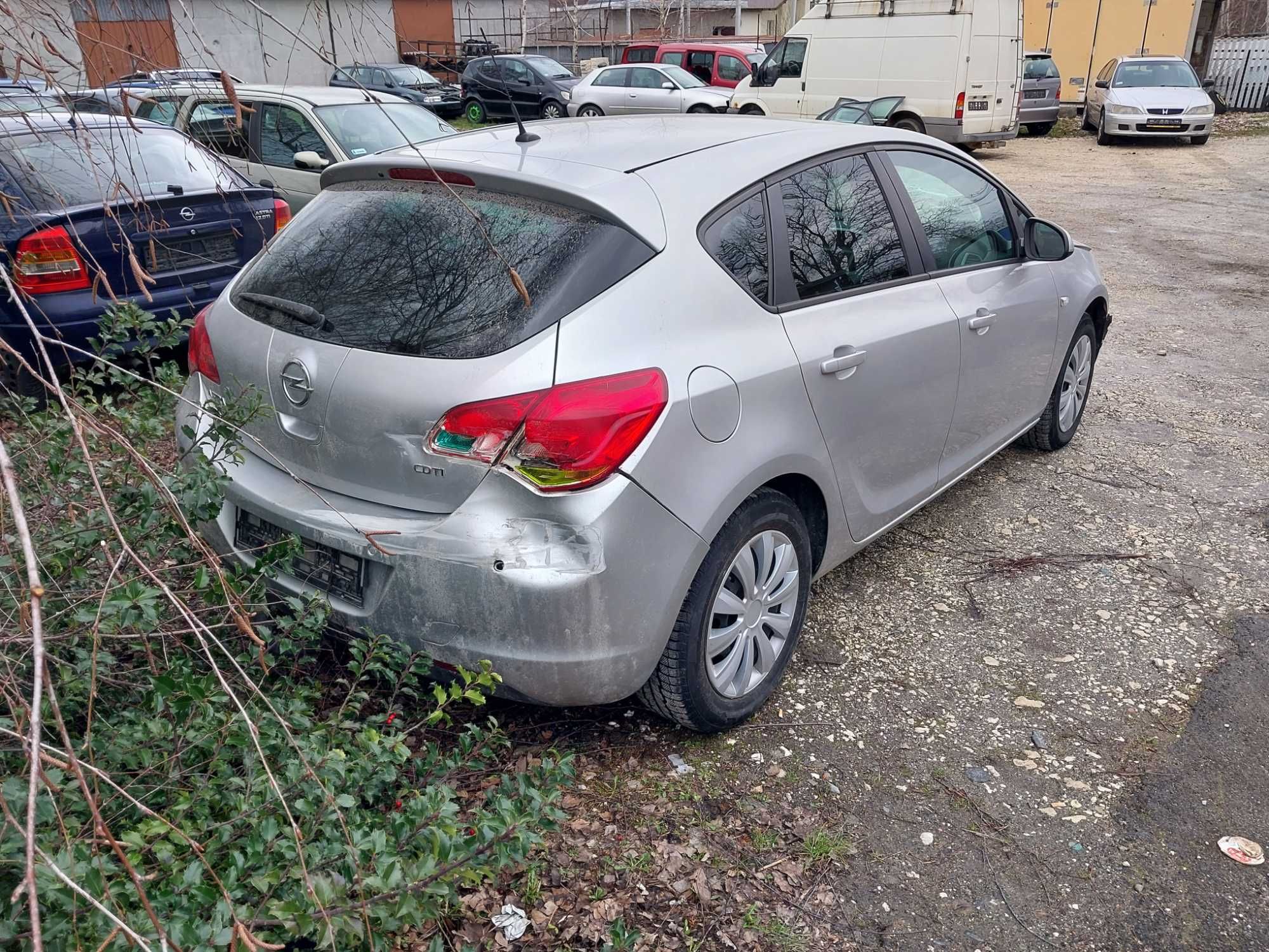 Posiadam czesci opel astra j 1.7 cdti  2012r