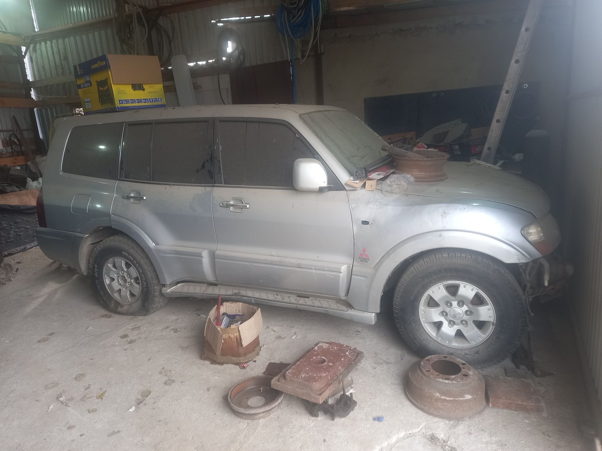 Продам по запчастинам Mitsubishi Pajero дизель