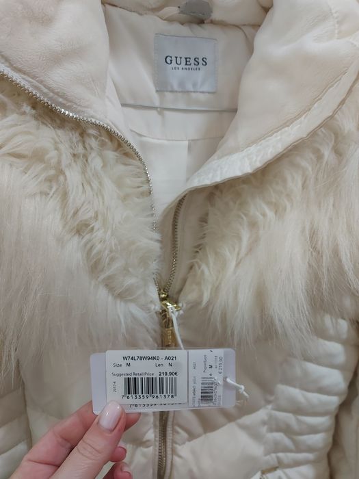 Куртка колір авторів Guess