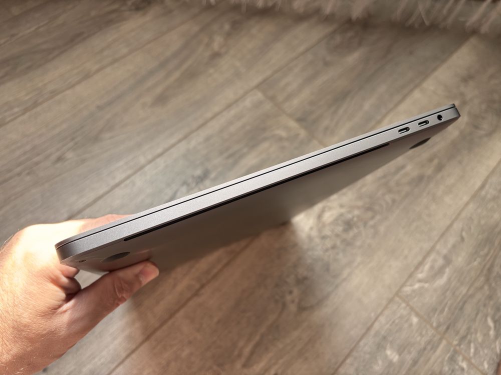 MacBook Pro 16'' 2019 A2141 (i7/16/512)