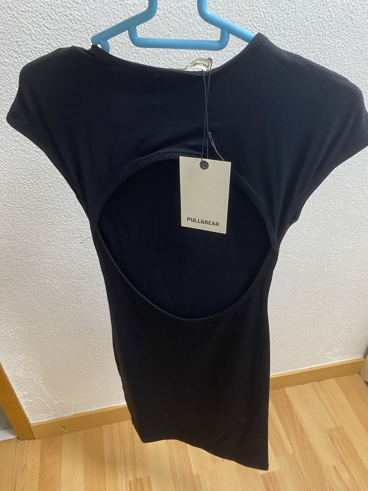 Vestido novo aberto nas costas