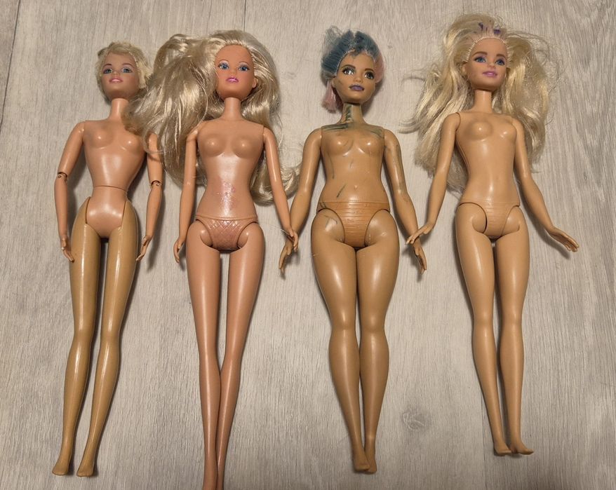 3€ todas
2.5€ cada boneca.
Nao faço envio