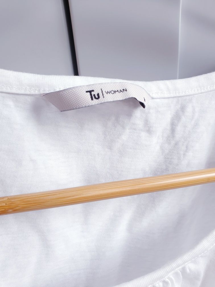 Biała bluzka na ramiączkach z koronkową wstawką TU 42