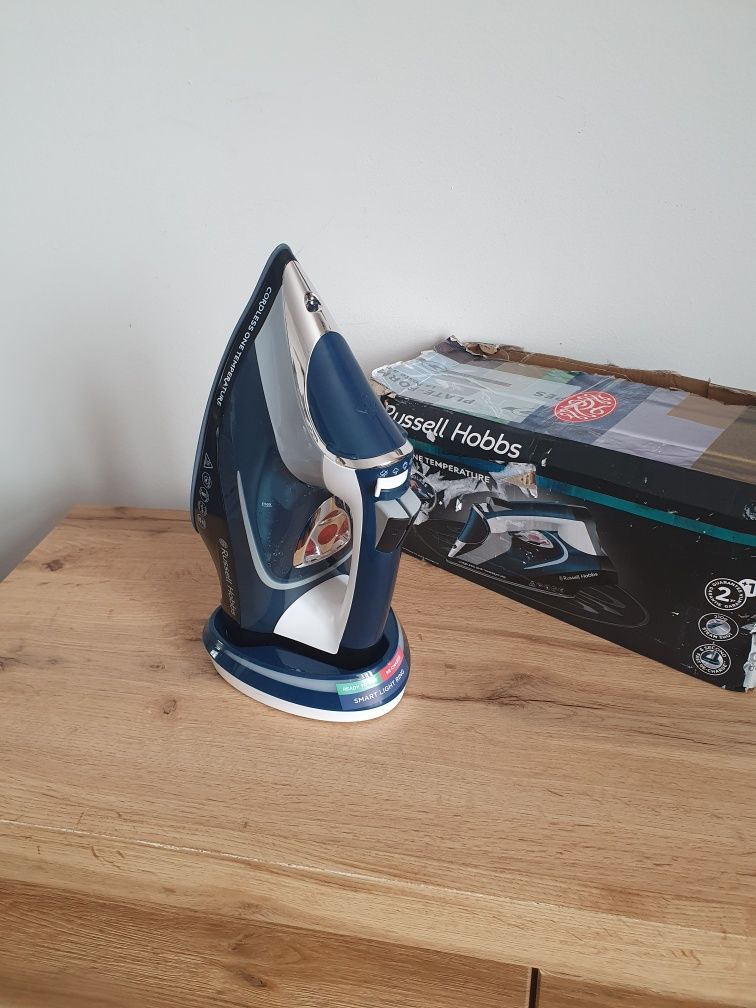 Żelazko bezprzewodowe Russell Hobbs 2600 W