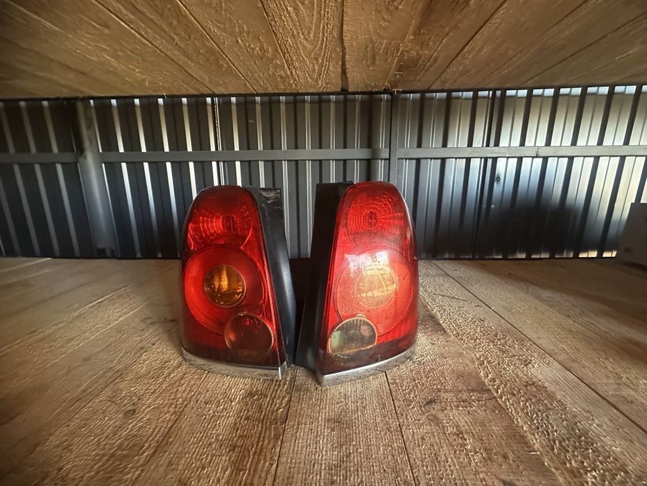 Стопи задні ліхтарі toyota avensis t25 авенсіс тойота