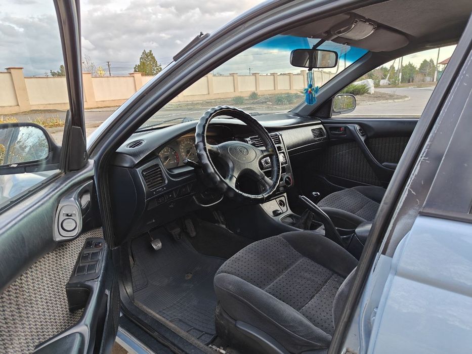 Продам машину Тойота Карина Е срочно