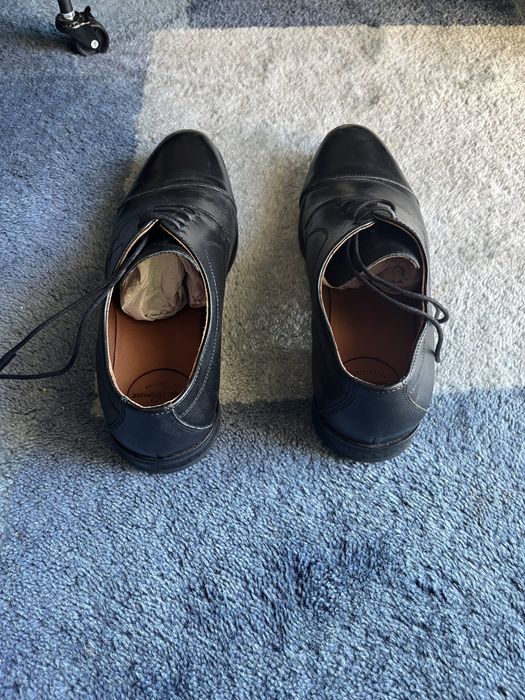 Sapatos em pele clássicos