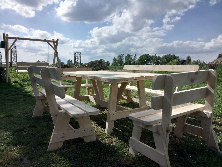 Stół ogrodowy z czterema ławkami