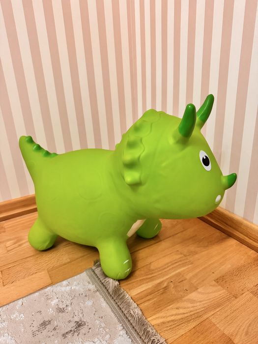 Динозавр стрибун новий