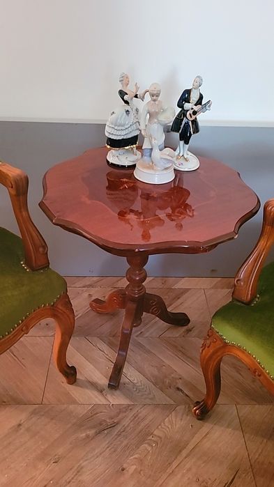 Fotel ludwik Filip z  litego drewna na sprezynach