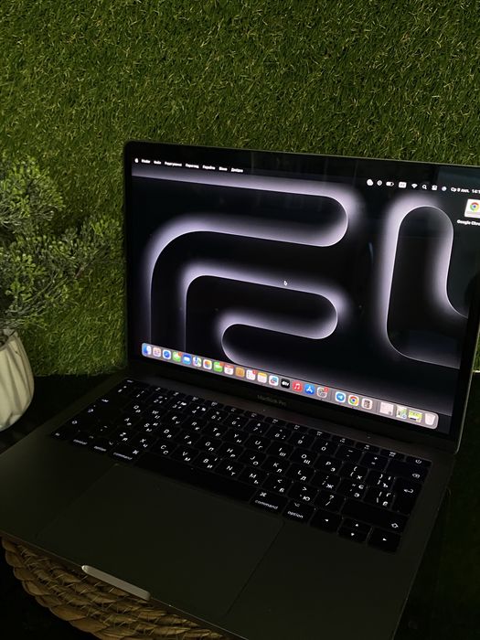 MacBook pro 13 2017 i5 8GB SSD Retina 256
