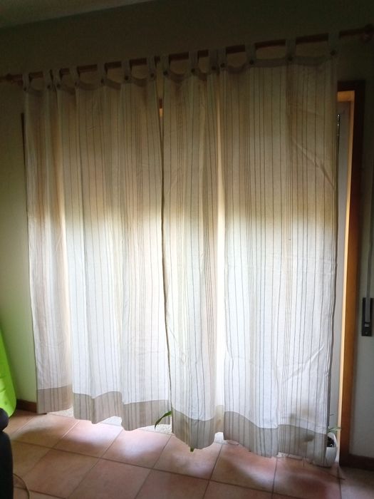 NOVO PREÇO Conjunto de duas cortinas com barão incluido