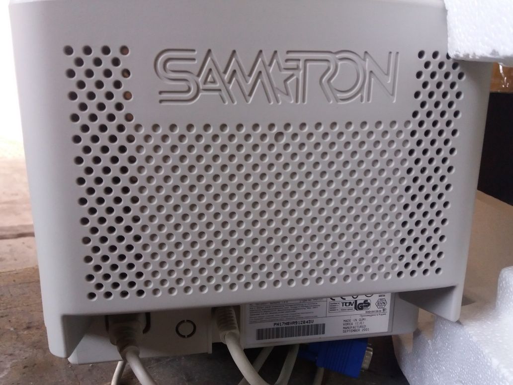 Монитор SаmTron 76BDF