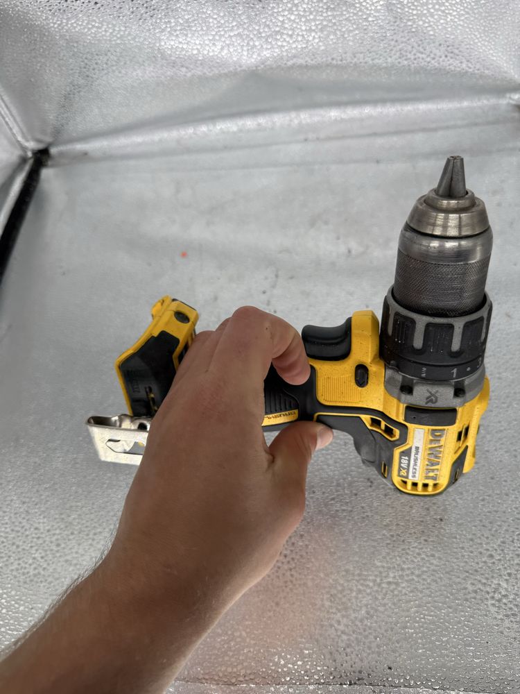 Дрель-шуруповерт аккумуляторная бесщеточная DeWALT DCD791
