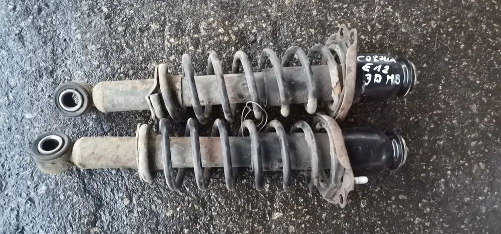 MCpherson prawy lewy tyl  Corolla E12 hatchback 3d