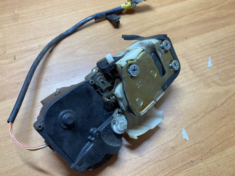 Honda Civik 6. Задній правий замок для Хонда Цівік