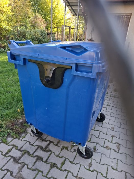 Pojemnik na karton papier