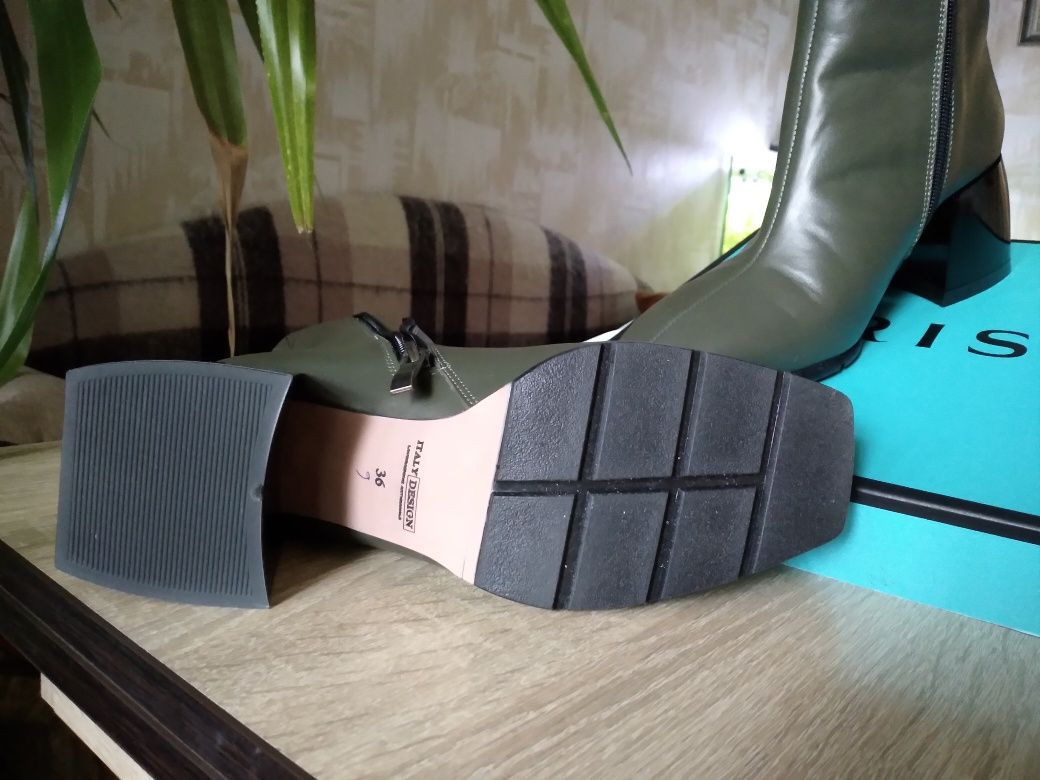 Продаю абсолютно новые ботинки из натуральной кожи цвета хаки  36 р.