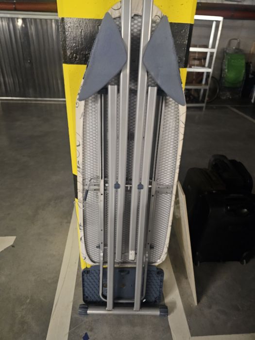 Deska do prasowania Philips z miejscem na stacje parową