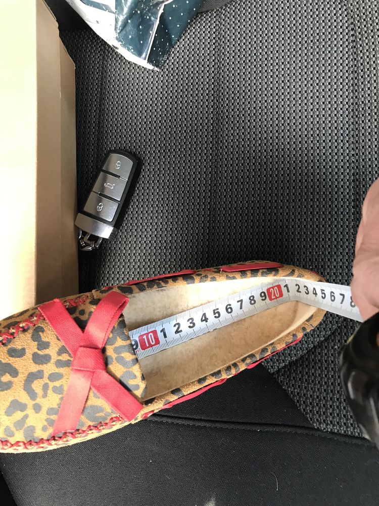 Взуття фірмове оригінал UGG весна  осінь 35 розмір