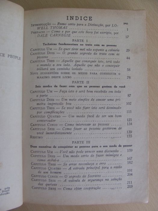 Como fazer amigos e influencia pessoas de Dale Carnegie - 1ª Edição