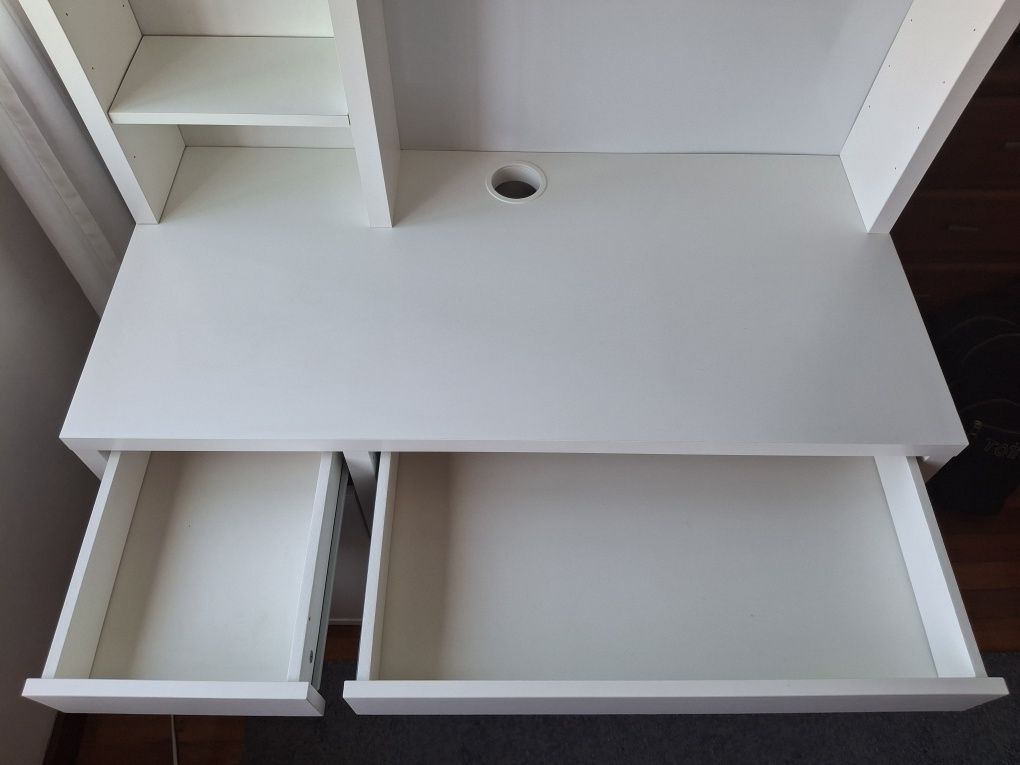 Secretária MICKE  com cadeira giratória ÖRFJÄLL ( Ikea )